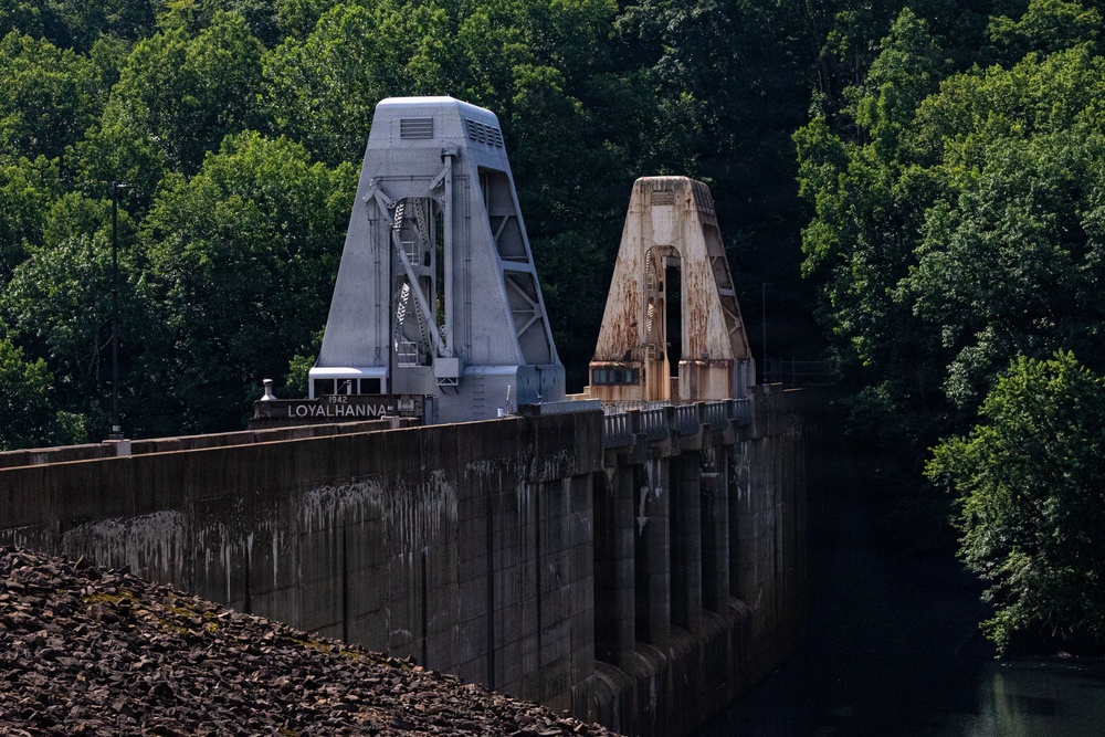 A Tale of Two Cranes: Pittsburgh District Rehabilitates 1942-Era Flood Mitigation Machinery