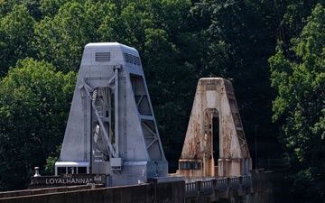 A Tale of Two Cranes: Pittsburgh District Rehabilitates 1942-Era Flood Mitigation Machinery