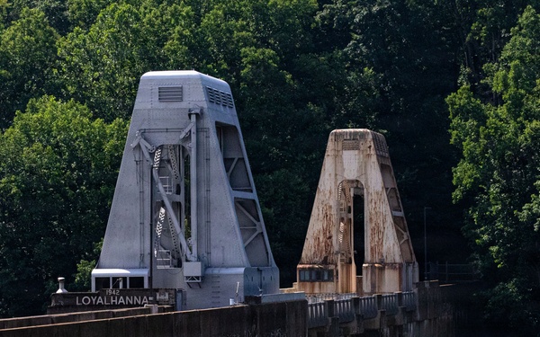 A Tale of Two Cranes: Pittsburgh District Rehabilitates 1942-Era Flood Mitigation Machinery