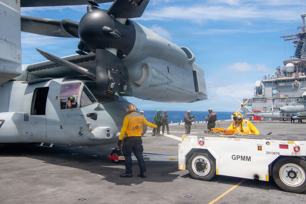 USS Essex (LHD 2) Flight Operations