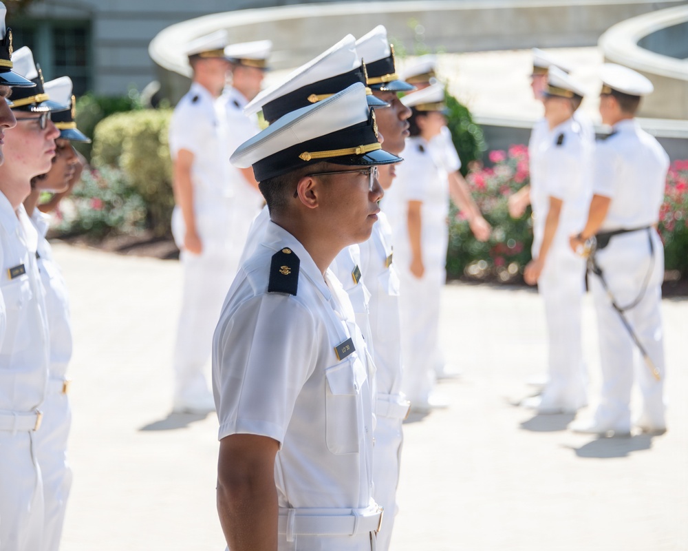 U.S. Naval Academy Plebe Parent Weekend kicks off with Noon Meal Formation