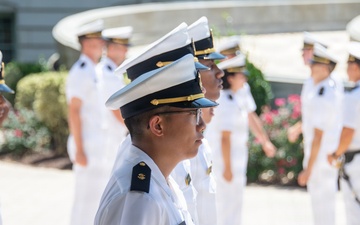 U.S. Naval Academy Plebe Parent Weekend kicks off with Noon Meal Formation