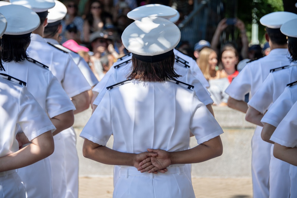 U.S. Naval Academy Plebe Parent Weekend kicks off with Noon Meal Formation