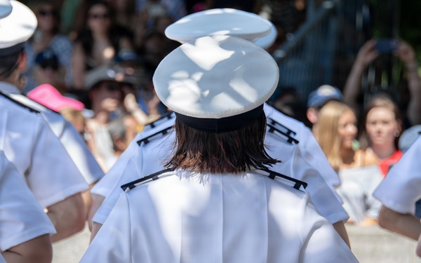 U.S. Naval Academy Plebe Parent Weekend kicks off with Noon Meal Formation
