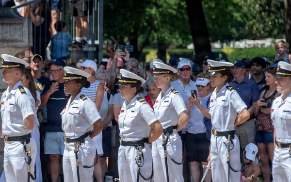 U.S. Naval Academy Plebe Parent Weekend kicks off with Noon Meal Formation