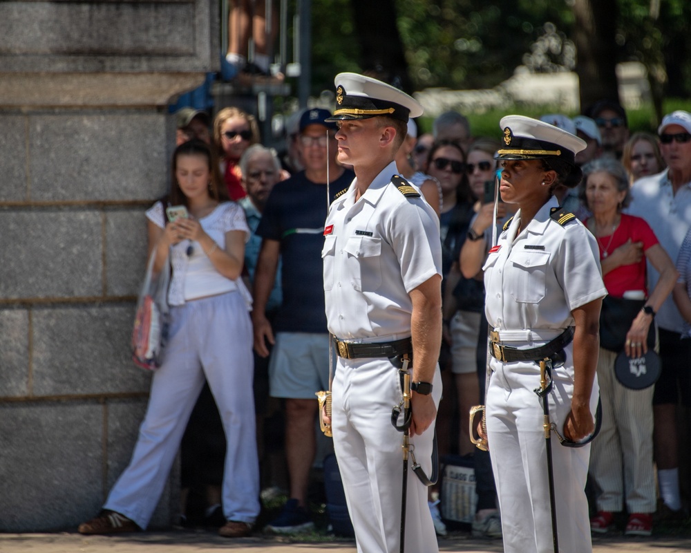 U.S. Naval Academy Plebe Parent Weekend kicks off with Noon Meal Formation