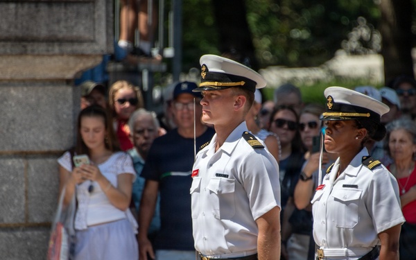 U.S. Naval Academy Plebe Parent Weekend kicks off with Noon Meal Formation