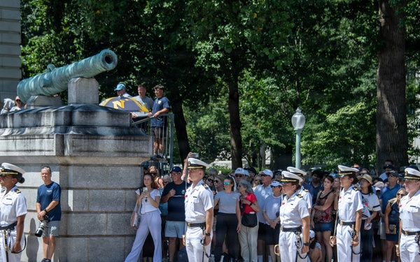 U.S. Naval Academy Plebe Parent Weekend kicks off with Noon Meal Formation