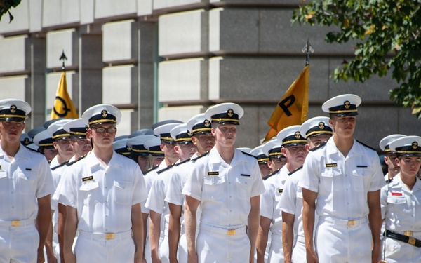 U.S. Naval Academy Plebe Parent Weekend kicks off with Noon Meal Formation