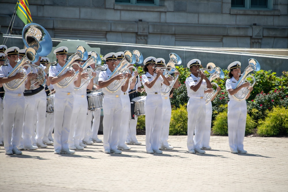 U.S. Naval Academy Plebe Parent Weekend kicks off with Noon Meal Formation