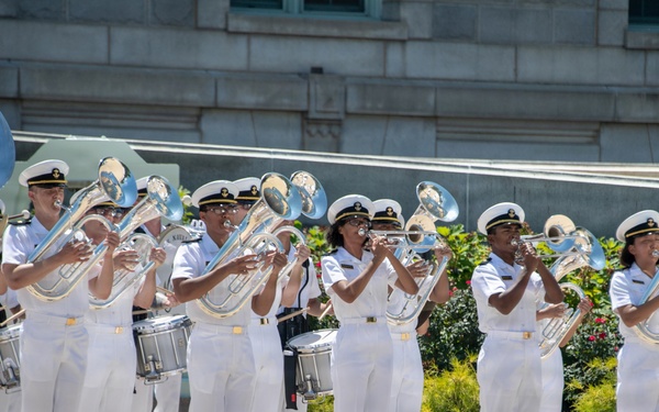 U.S. Naval Academy Plebe Parent Weekend kicks off with Noon Meal Formation