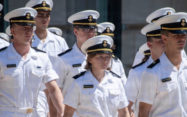 U.S. Naval Academy Plebe Parent Weekend kicks off with Noon Meal Formation