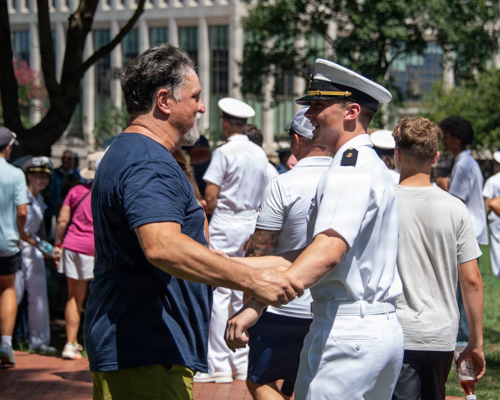U.S. Naval Academy Plebe Parent Weekend kicks off with Noon Meal Formation
