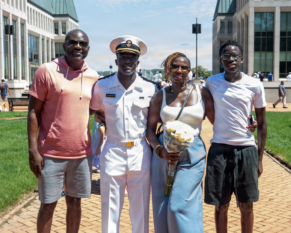 U.S. Naval Academy Plebe Parent Weekend kicks off with Noon Meal Formation