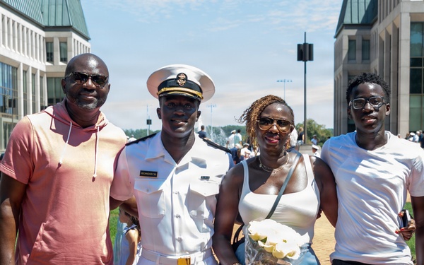 U.S. Naval Academy Plebe Parent Weekend kicks off with Noon Meal Formation