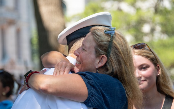 U.S. Naval Academy Plebe Parent Weekend kicks off with Noon Meal Formation