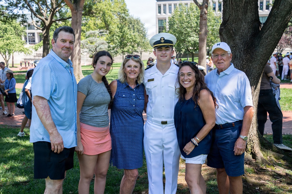 U.S. Naval Academy Plebe Parent Weekend kicks off with Noon Meal Formation