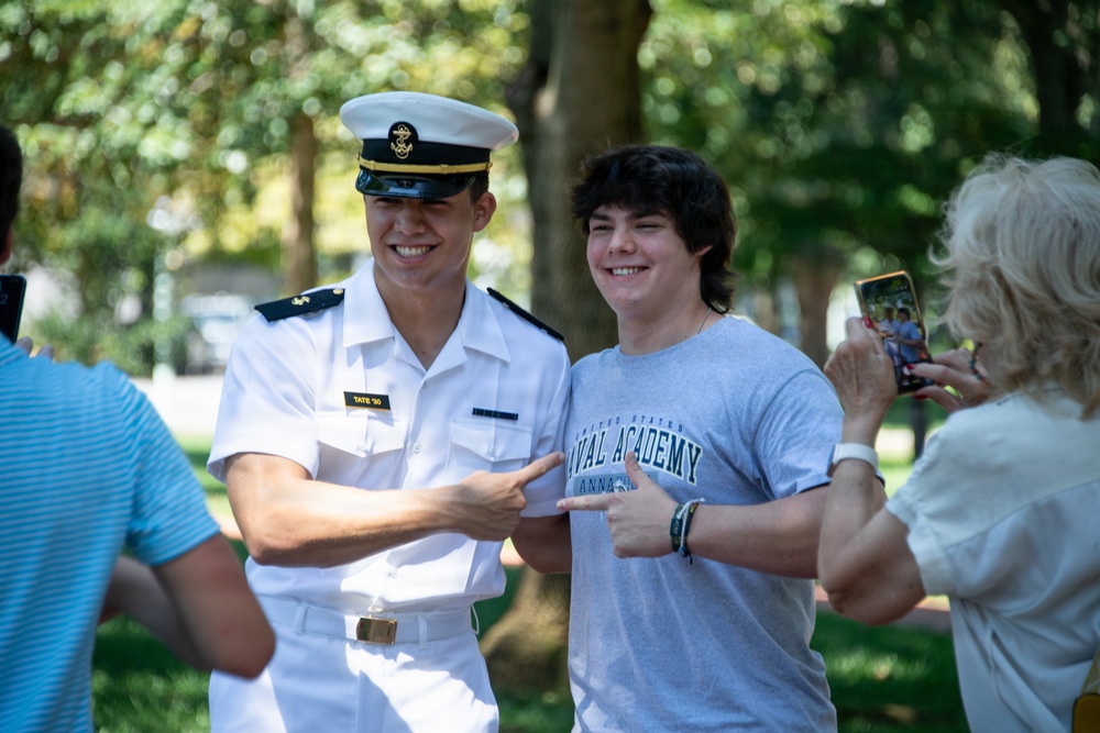 U.S. Naval Academy Plebe Parent Weekend kicks off with Noon Meal Formation