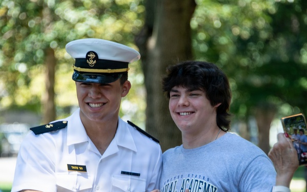 U.S. Naval Academy Plebe Parent Weekend kicks off with Noon Meal Formation