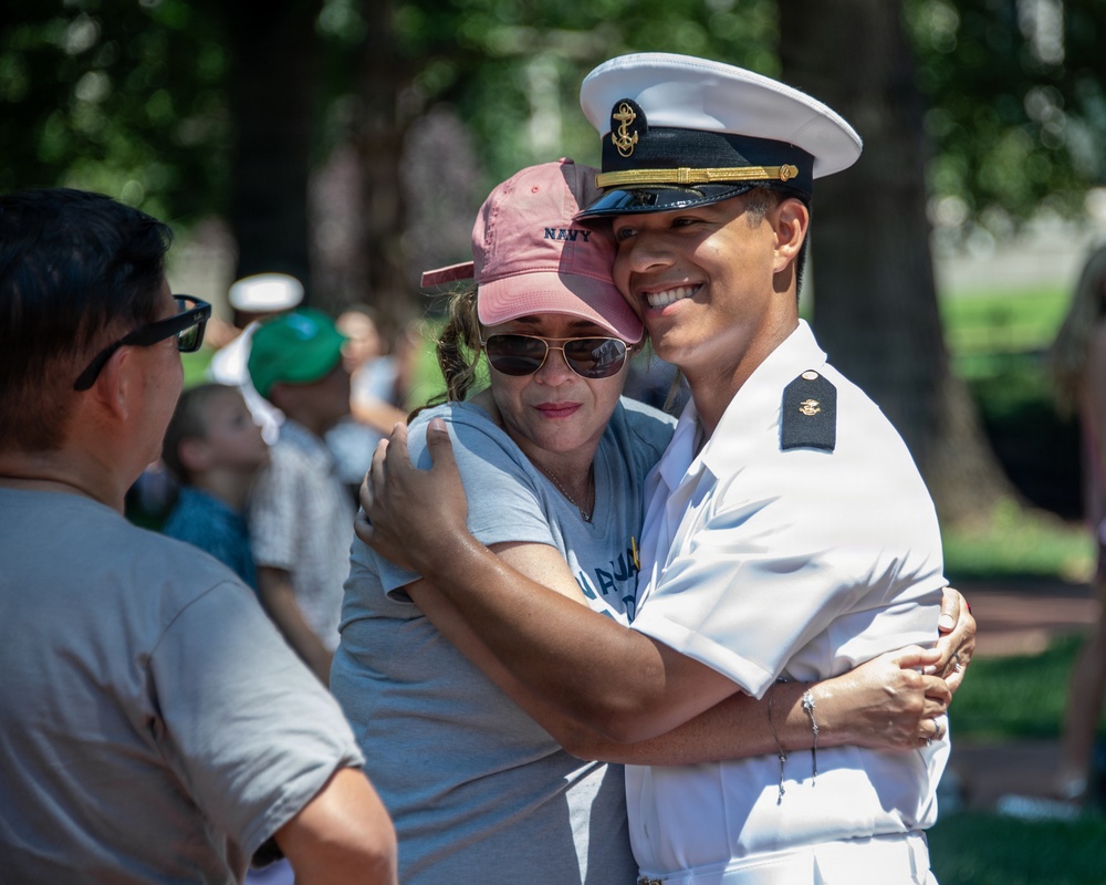 U.S. Naval Academy Plebe Parent Weekend kicks off with Noon Meal Formation