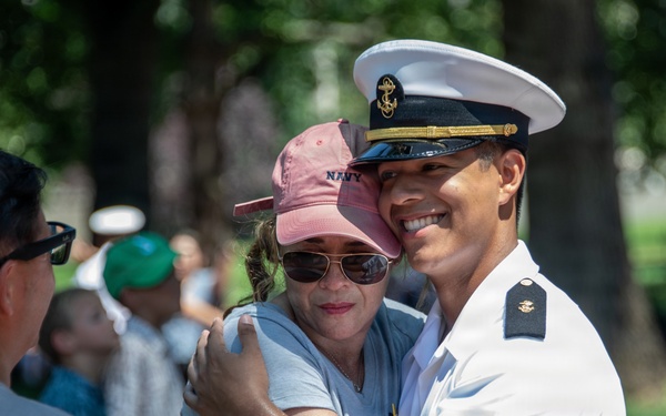 U.S. Naval Academy Plebe Parent Weekend kicks off with Noon Meal Formation