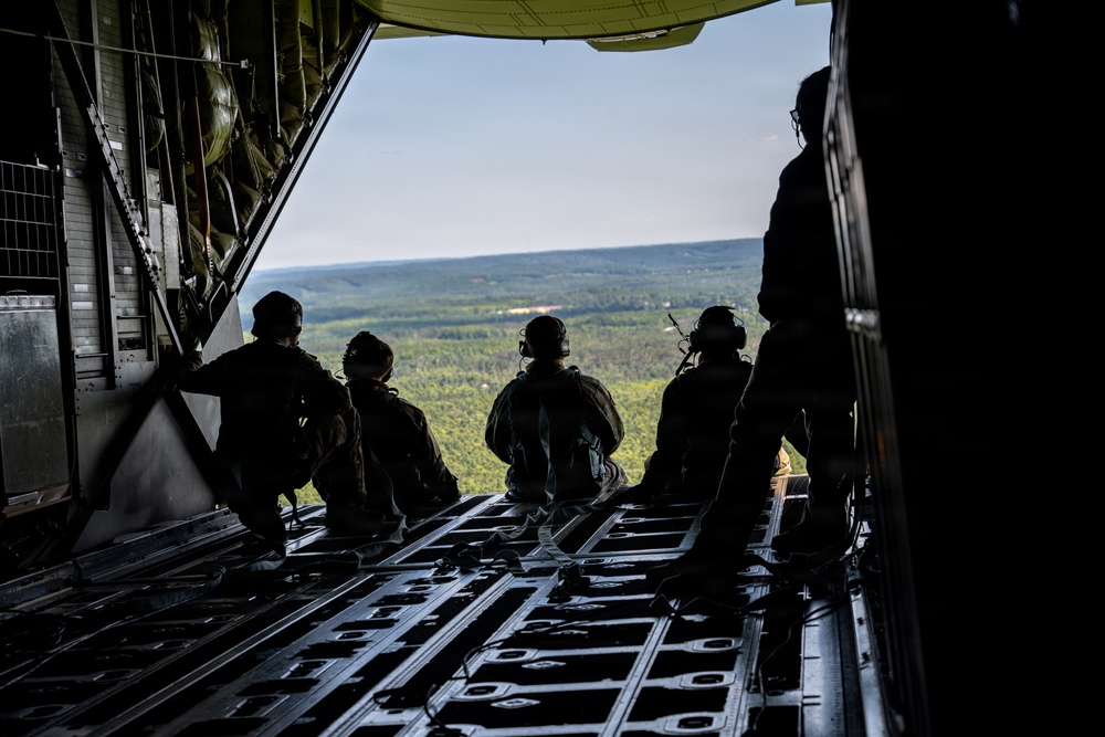 1st SOW MC-130J refuels Marine MV-22s during Northern Strike 26-2