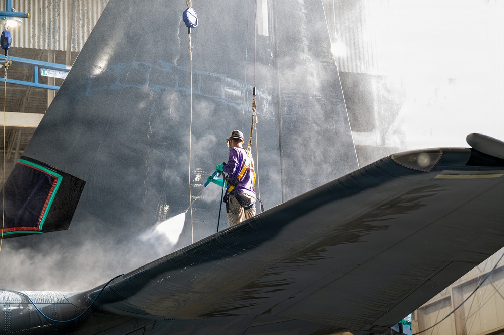 Maintainers restore aircraft for rapid global response