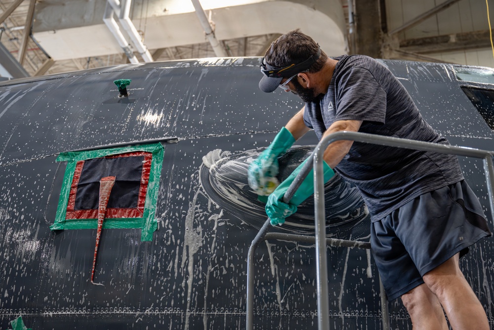 Maintainers restore aircraft for rapid global response