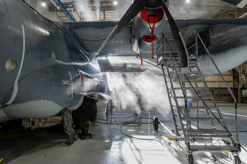 Maintainers restore aircraft for rapid global response