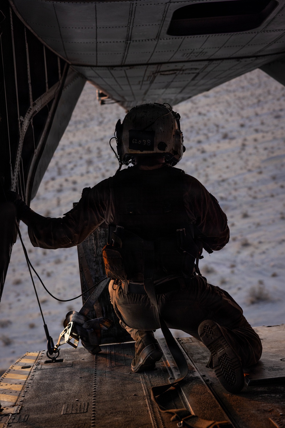 SLTE 4-26: 2nd Marine Division Off-Loads HDT WOLF from CH-53E Super Stallion
