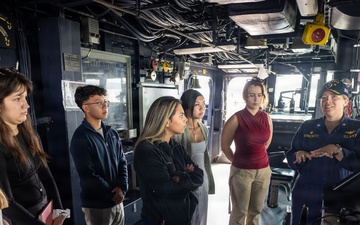 Combat System Tuneup, Tours on Tap as USS Hopper (DDG 70) Visits Naval Surface Warfare Center, Port Hueneme Division