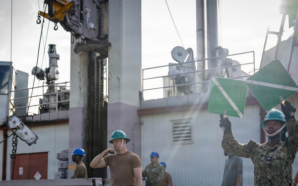 Military Sealift Command Reservists conduct Standard Tension Replenishment Alongside Method (STREAM) training