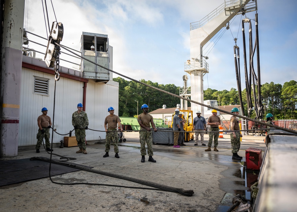 Military Sealift Command Reservists conduct Standard Tension Replenishment Alongside Method (STREAM) training