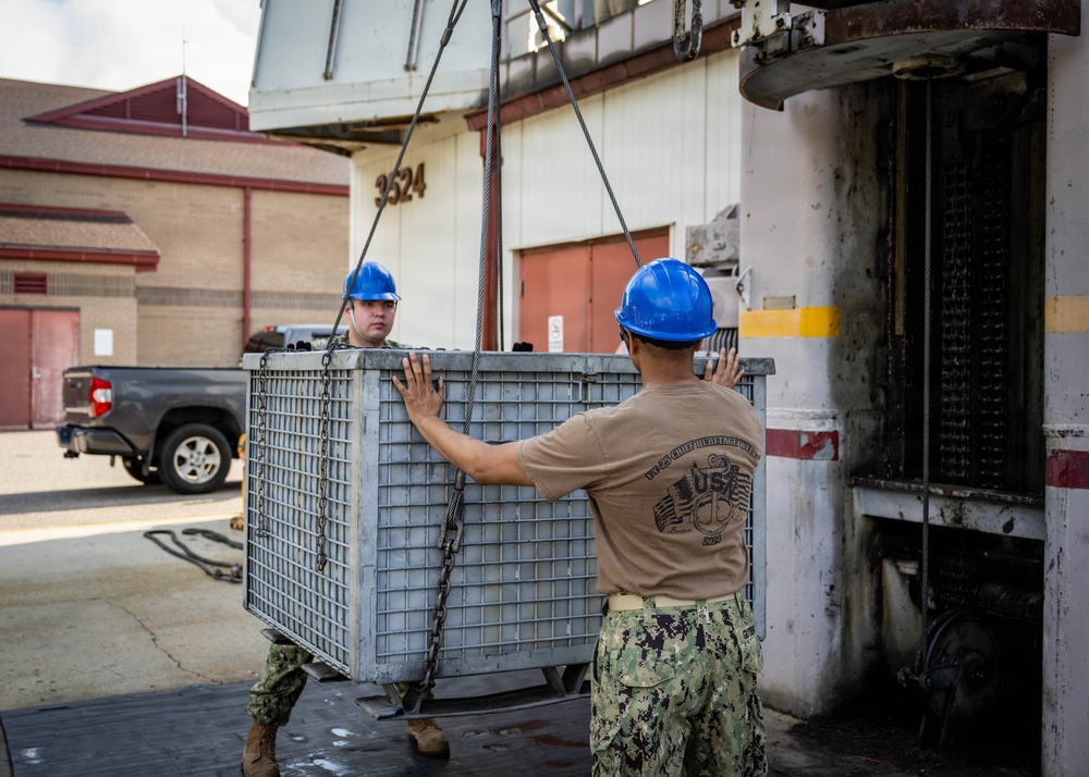 Military Sealift Command Reservists conduct Standard Tension Replenishment Alongside Method (STREAM) training