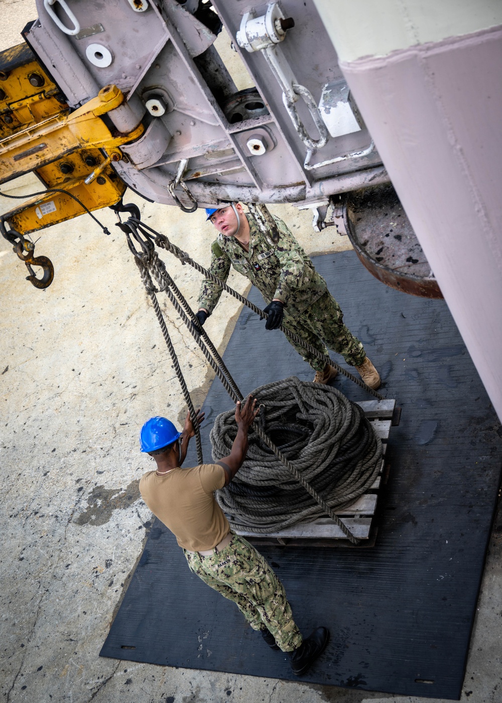 Military Sealift Command Reservists conduct Standard Tension Replenishment Alongside Method (STREAM) training