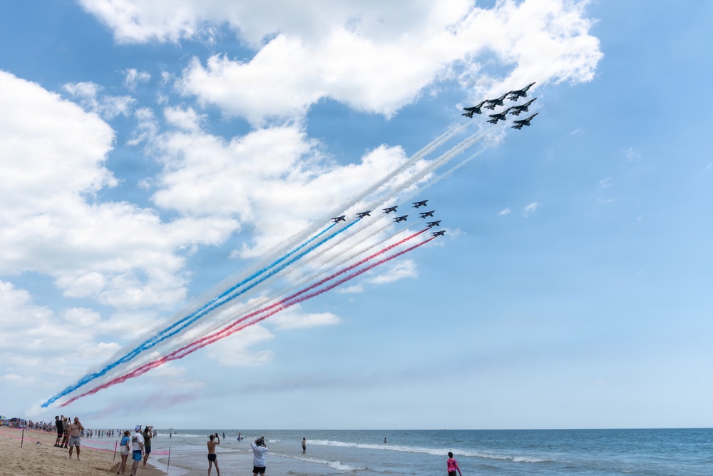 Thunderbirds and Patrouille de France celebrate 250 years of independence