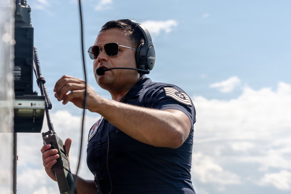 Thunderbirds perform during New York Airshow