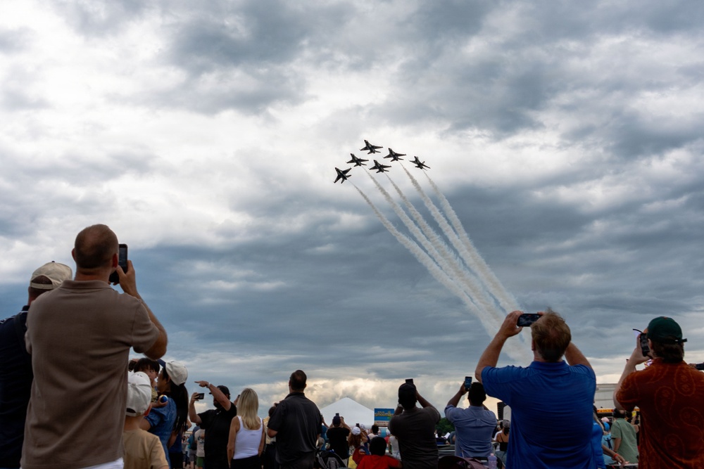 Thunderbirds perform during New York Airshow