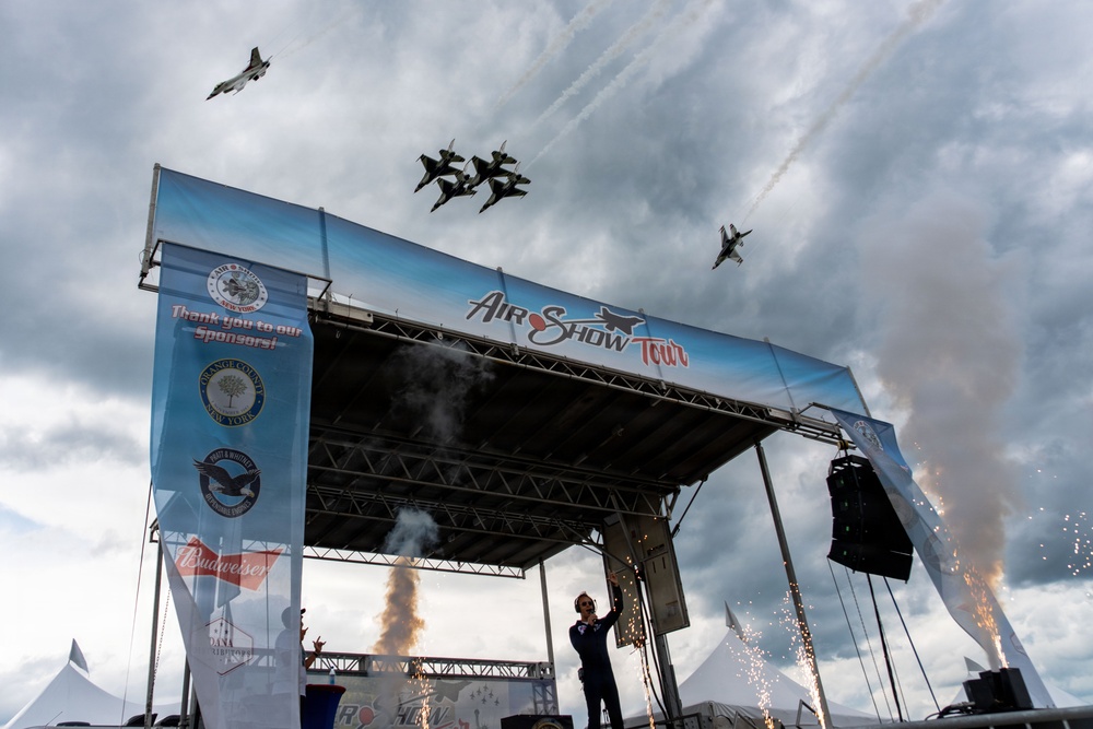 Thunderbirds perform during New York Airshow