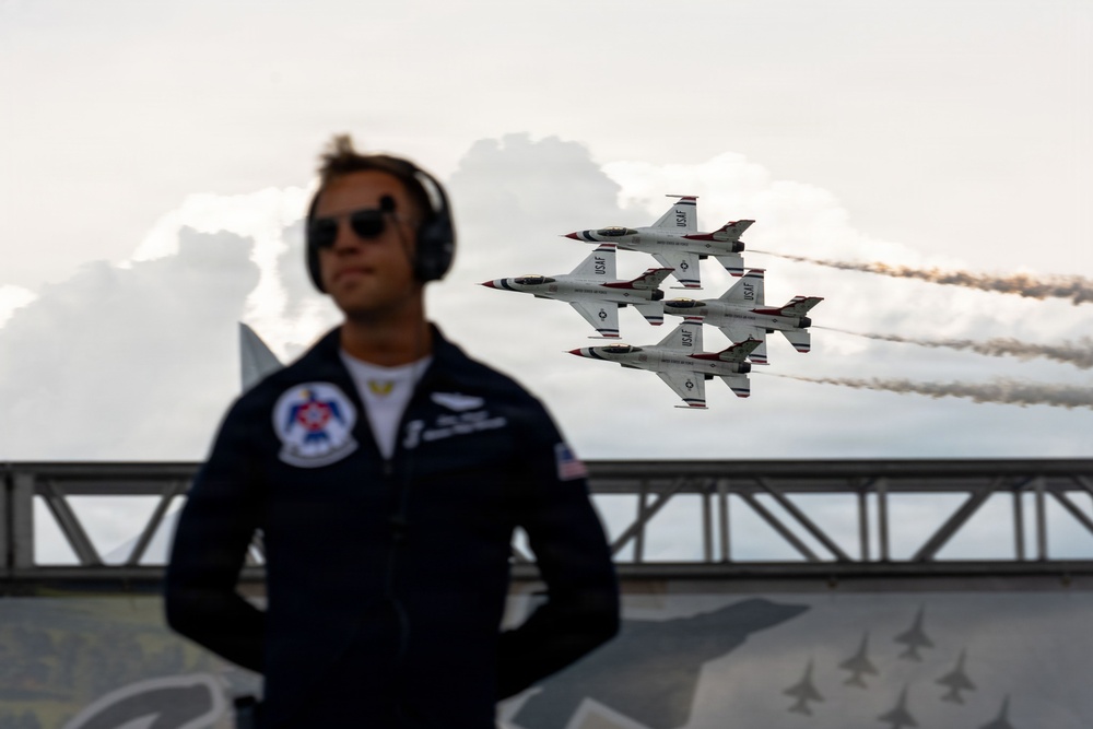 Thunderbirds perform during New York Airshow