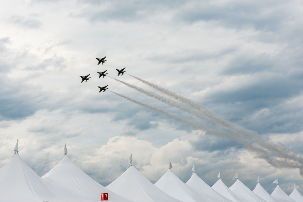 Thunderbirds perform during New York Airshow
