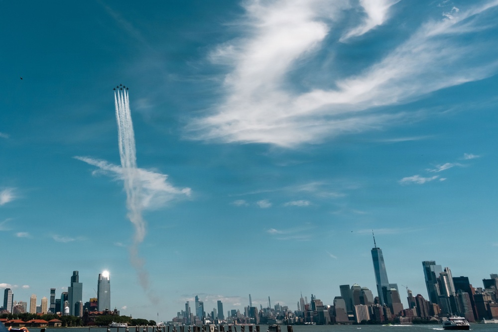 Thunderbirds fly over Statue of Liberty