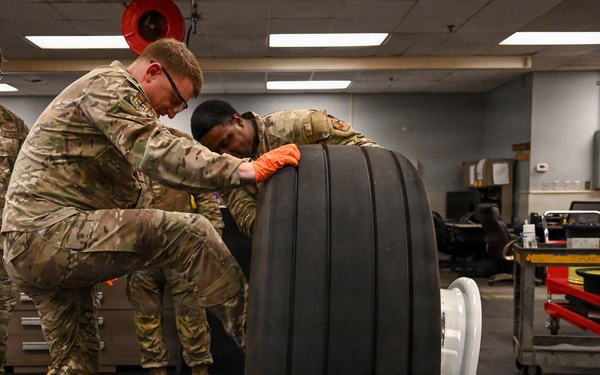 1 SOW commander visits wheel and tire shop
