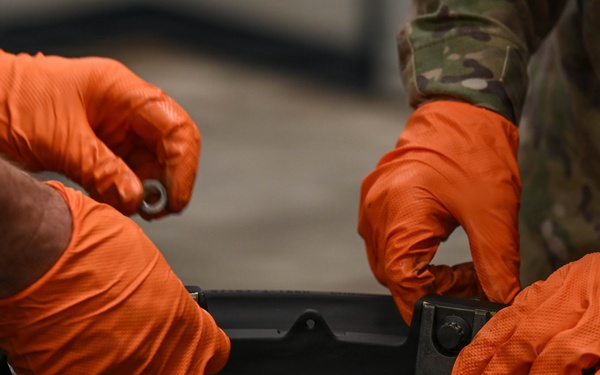 1 SOW commander visits wheel and tire shop
