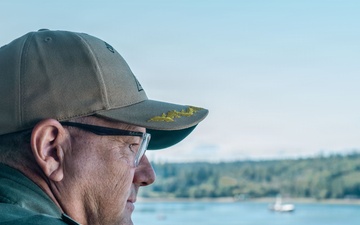 COMNAV AIRPAC Chaplin Visits Ronald Reagan