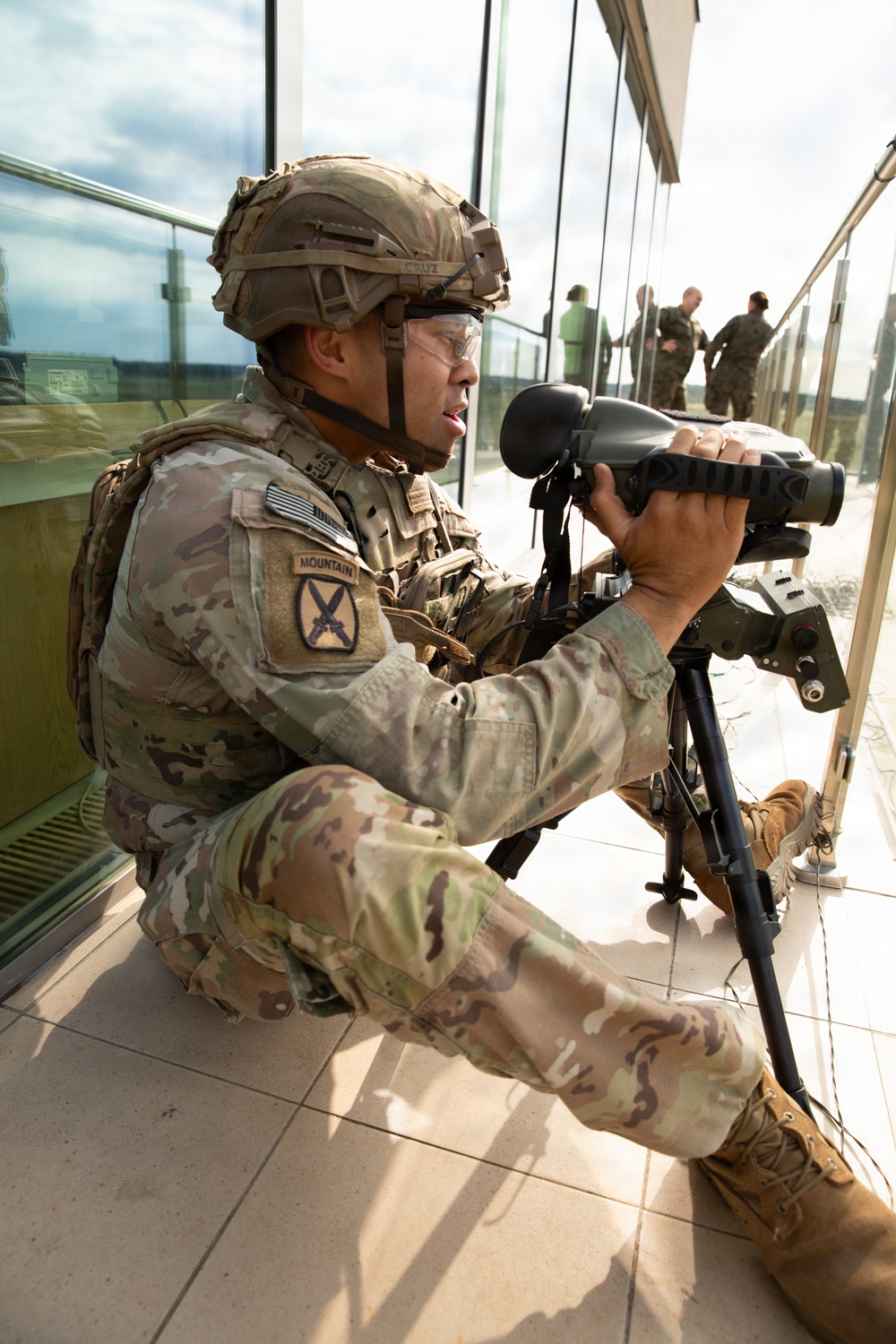 U.S. and British soldiers build interoperability as Paladins fire during range training