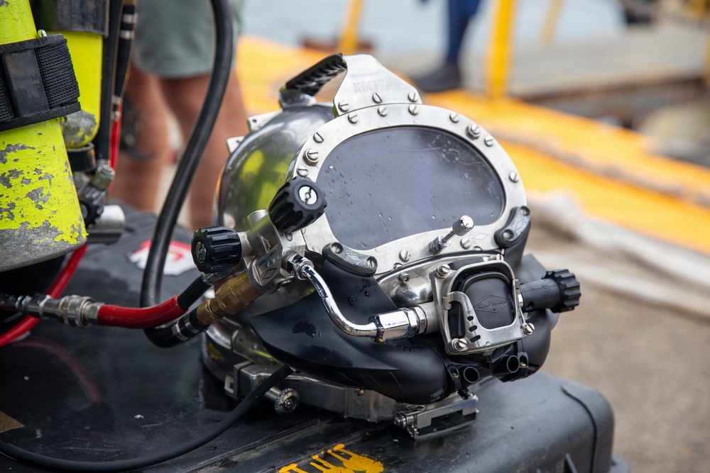 U.S. Army and Panamanian Divers conduct Dive and Rescue Exercise