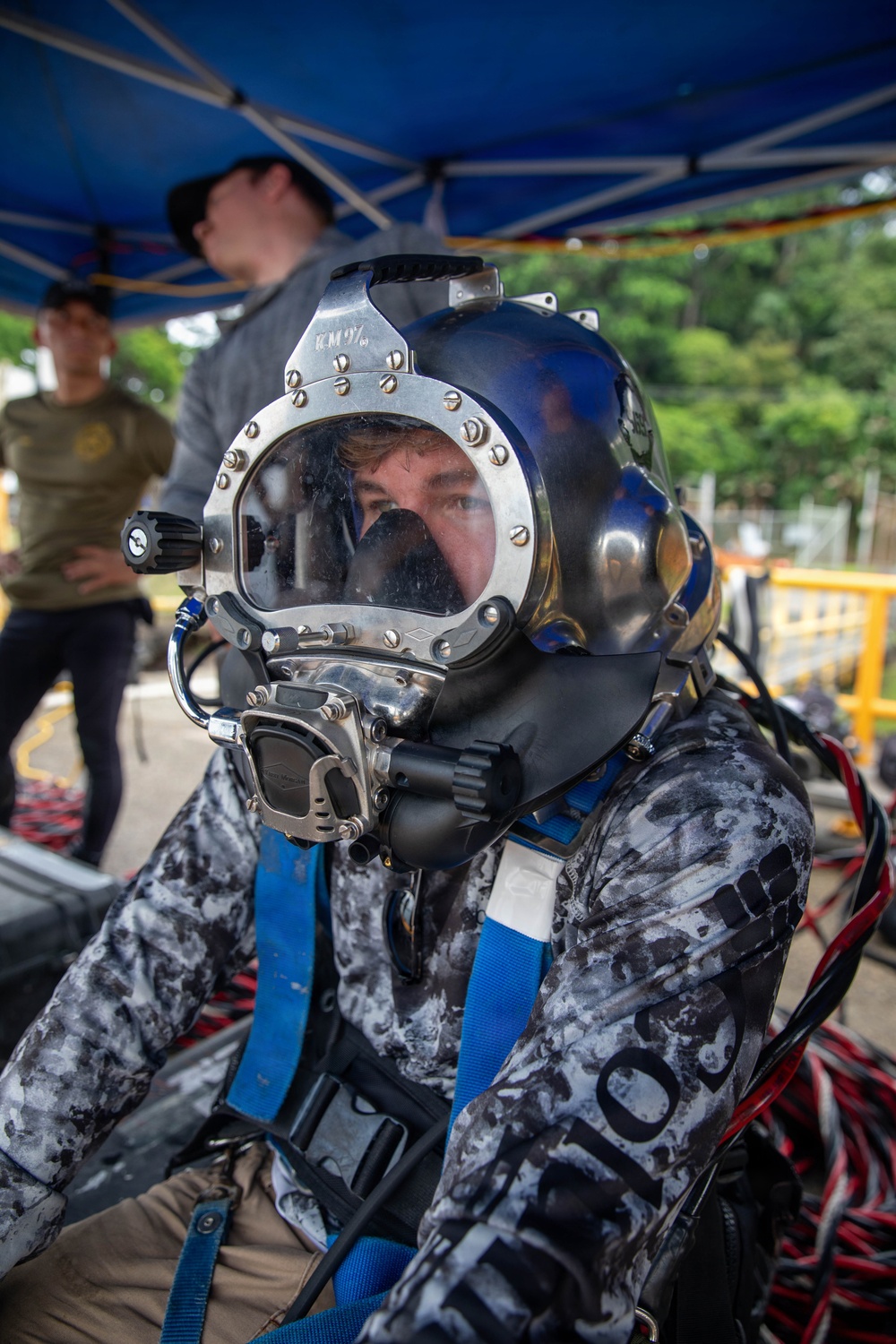 U.S. Army and Panamanian Divers conduct a Dive and Rescue Exercise