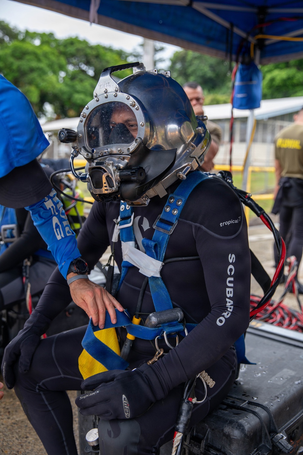 U.S. Army and Panamanian Divers conduct a Dive and Rescue Exercise