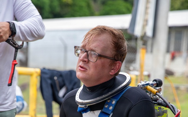 U.S. Army and Panamanian Divers conduct a Dive and Rescue Exercise